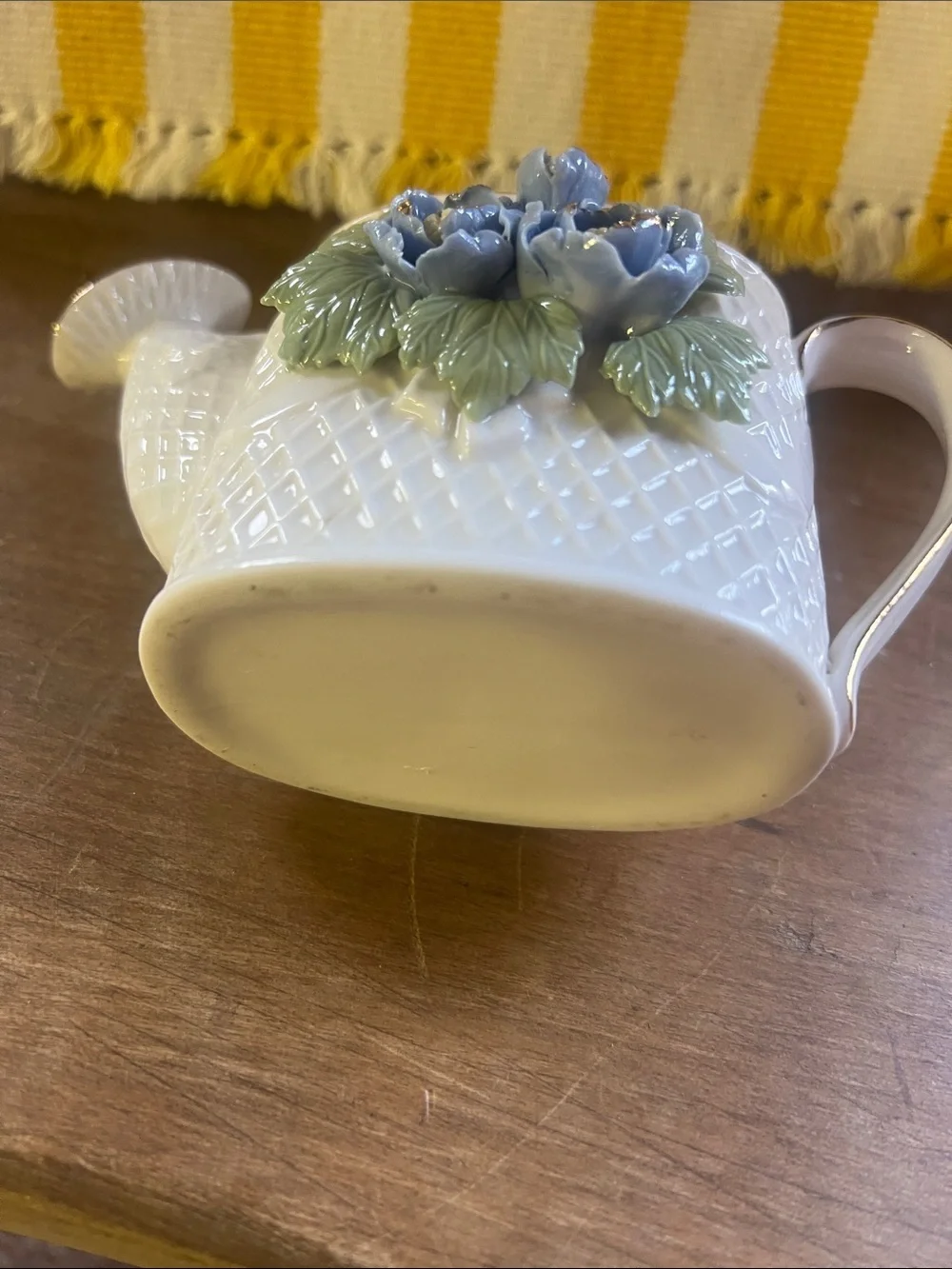N/A white ceramic